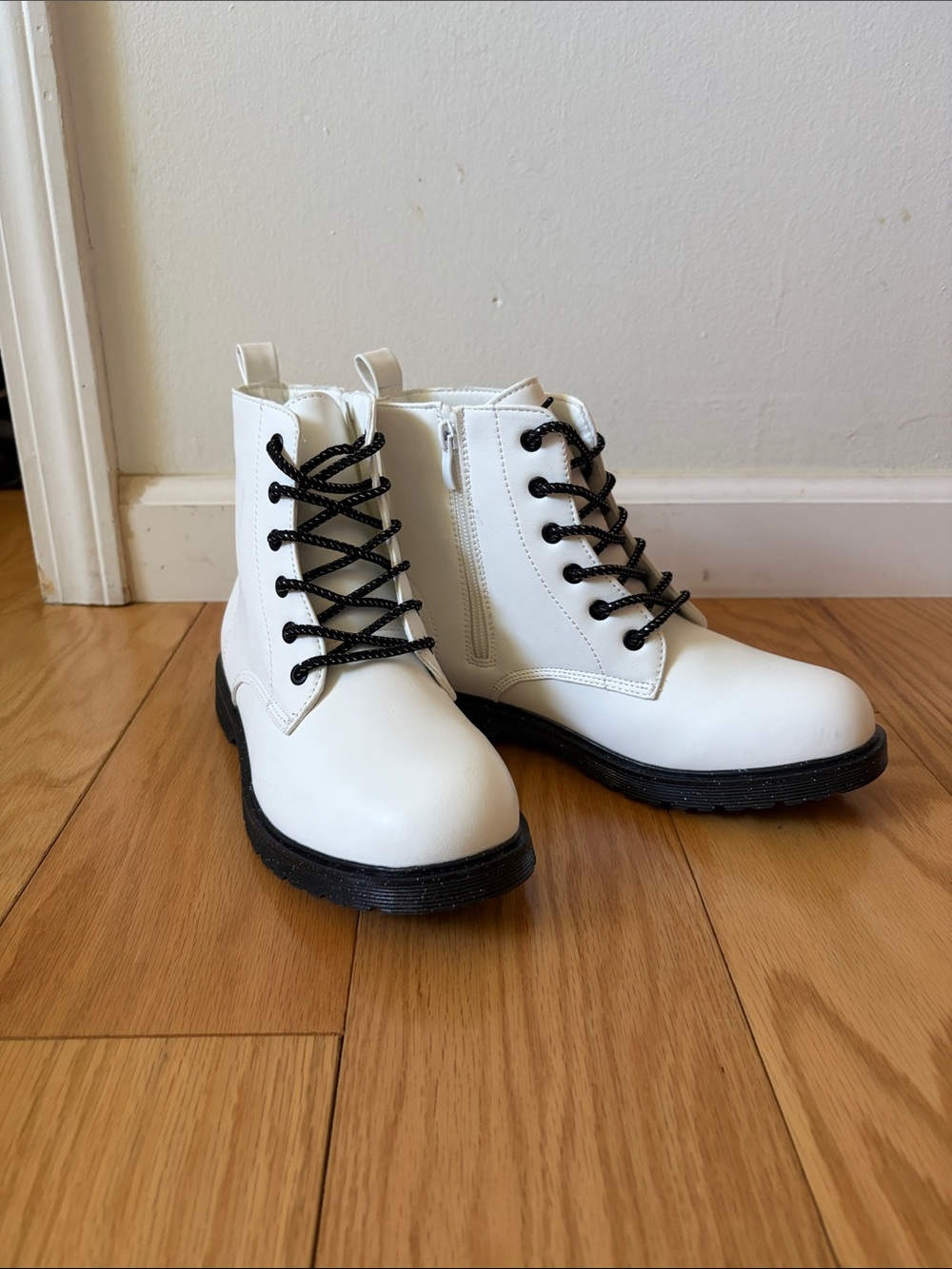 FabKids White Ankle Combat Boots with Black Sparkle Laces size 4